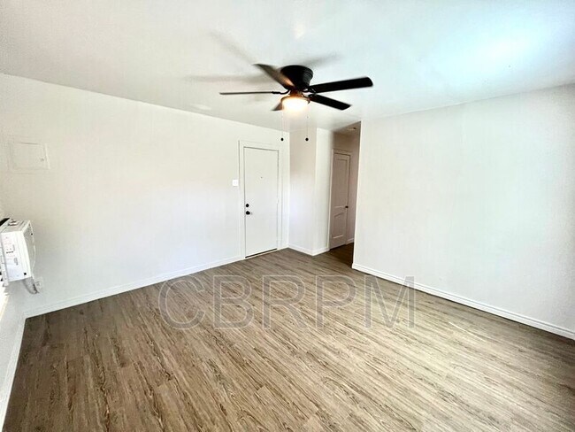 Building Photo - 1621 Ave Y