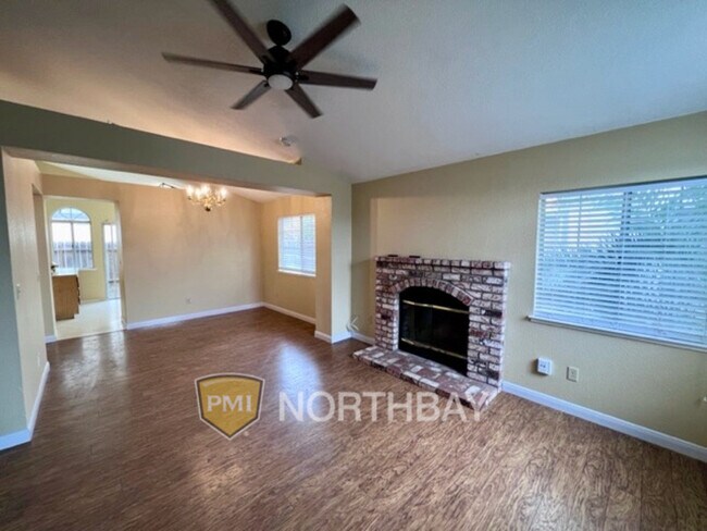 Foto del edificio - 1205 Silk Oak Dr