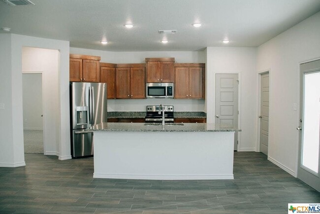 Building Photo - 858 Freedom Cir