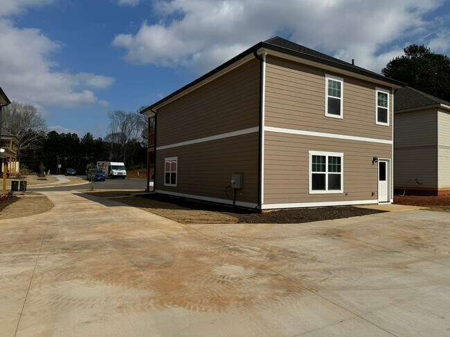 Building Photo - 4 Bedroom/4Bath New Build off Will Hunter ...