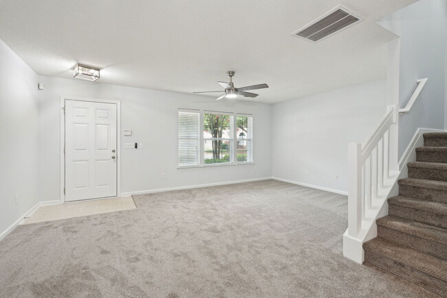 Building Photo - 511 Tayrn Dr