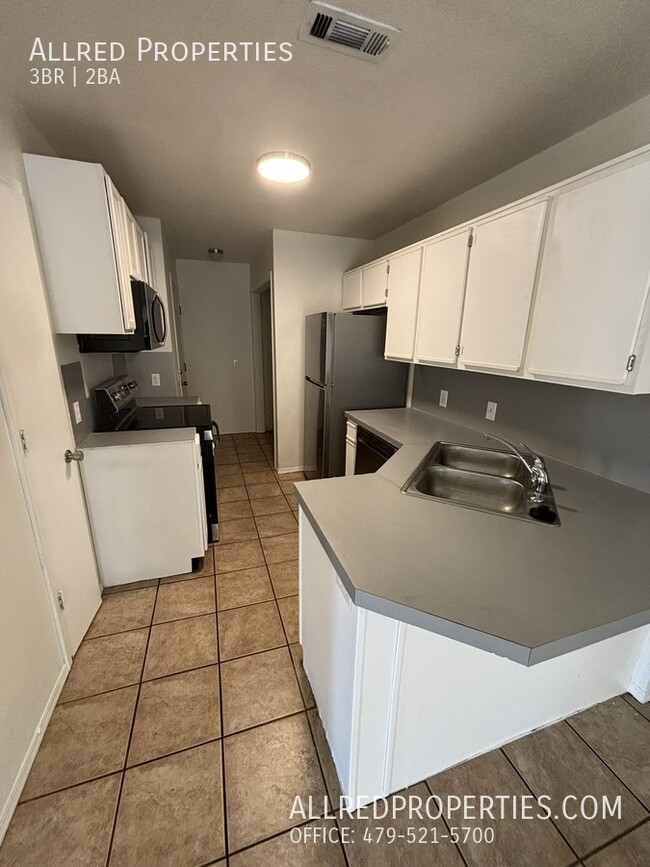 Building Photo - Remodeled with Brand New Kitchen Appliance...