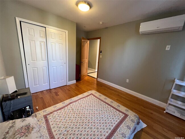 Foto del edificio - 32-15 Leavitt St