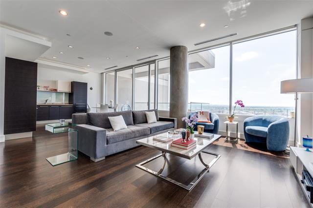 Foto del edificio - 2408 Victory Park Ln