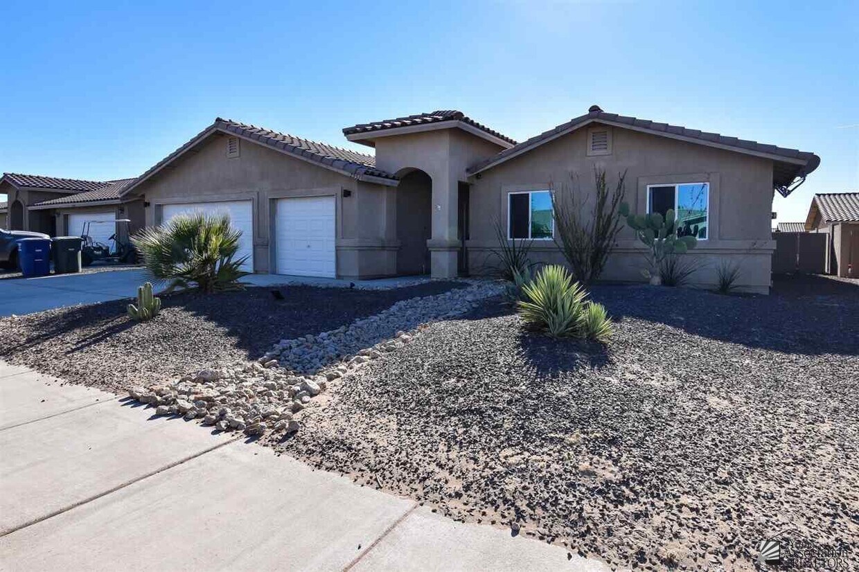 Foto principal - 7951 E 42nd Pl