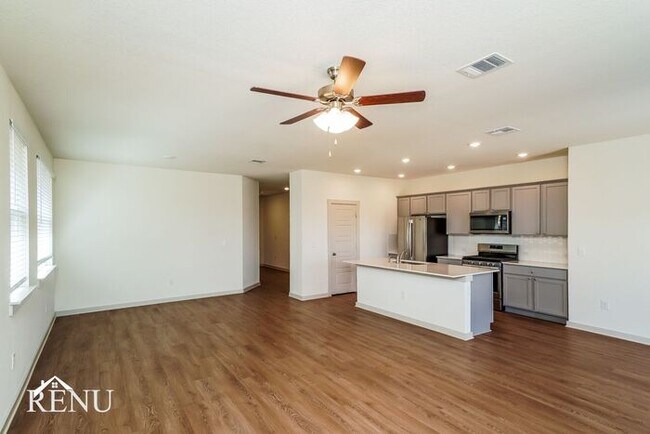 Foto del edificio - 13709 Mcarthur Dr