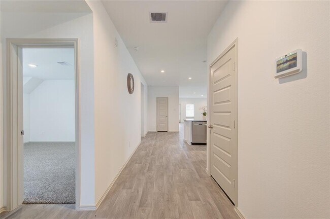 Building Photo - 7126 Dawn View Ln