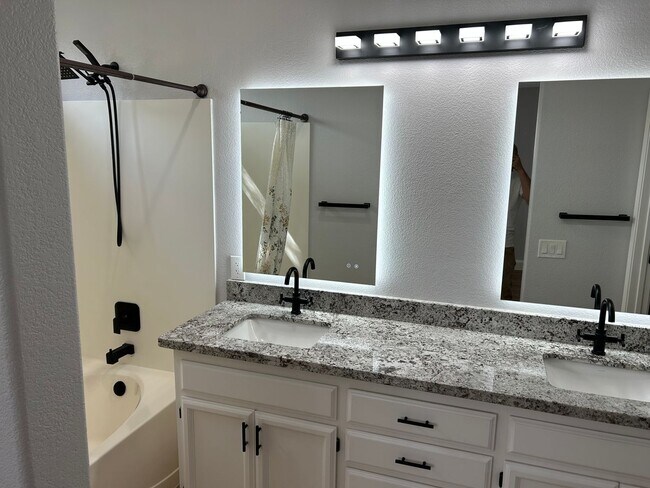 Building Photo - ***COMING SOON*** SINGLE STORY 3 BEDROOM I...