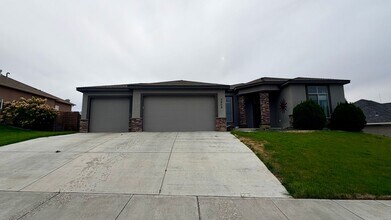 Building Photo - 3909 W 48th Ave