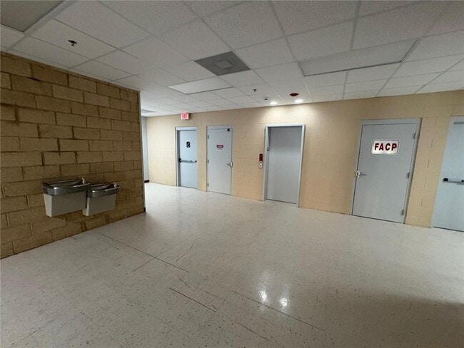 Foto del edificio - 13250 N 56th St