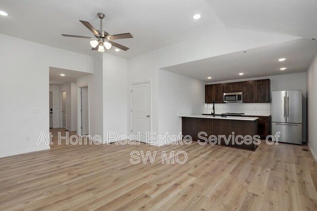 Foto del edificio - 863 S Silverwood Ln