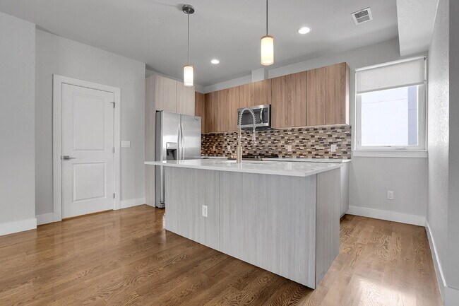 Foto del edificio - $3,400.00 - 2 Bedroom, 2.5 Bathroom, Rooft...