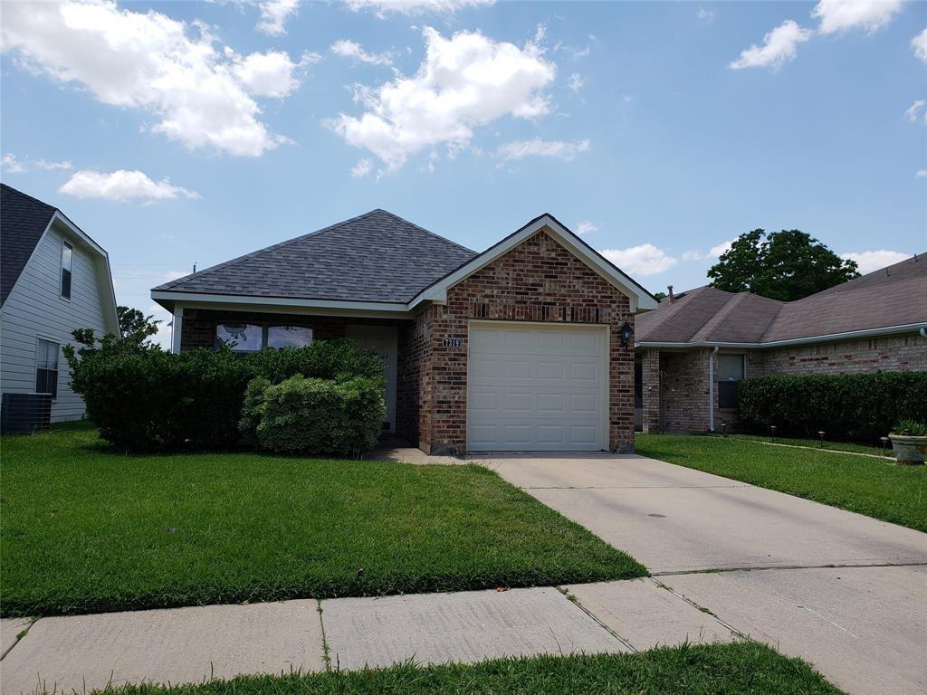Foto principal - 7319 Village Lake Dr