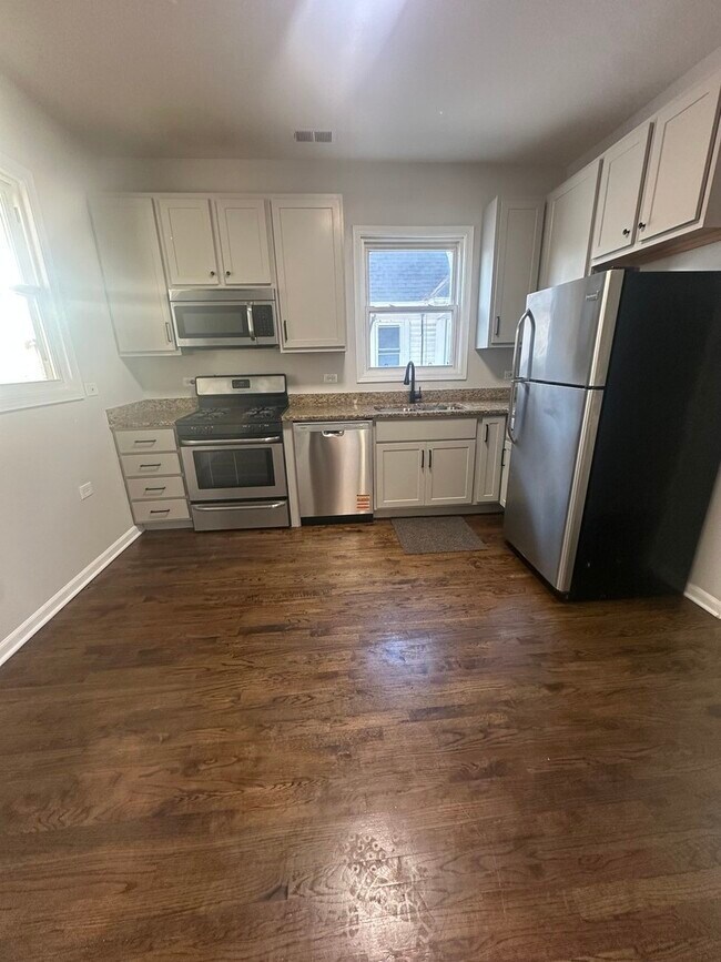 Foto del edificio - 3251 W Berteau Ave