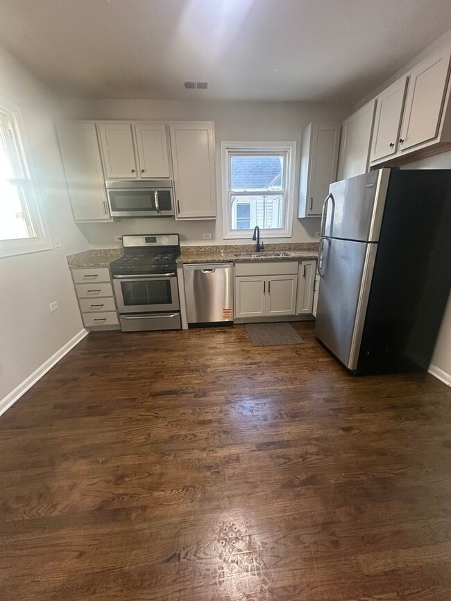 Building Photo - 3251 W Berteau Ave