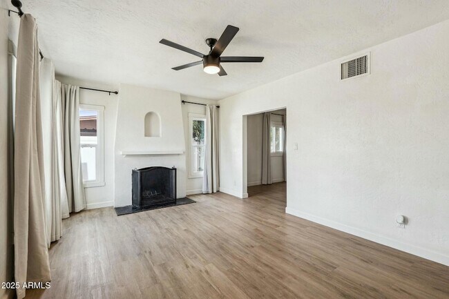 Building Photo - 1609 E Montecito Ave
