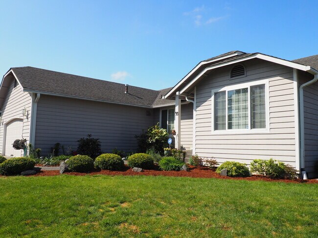 Building Photo - Nice open concept rambler in Milton!