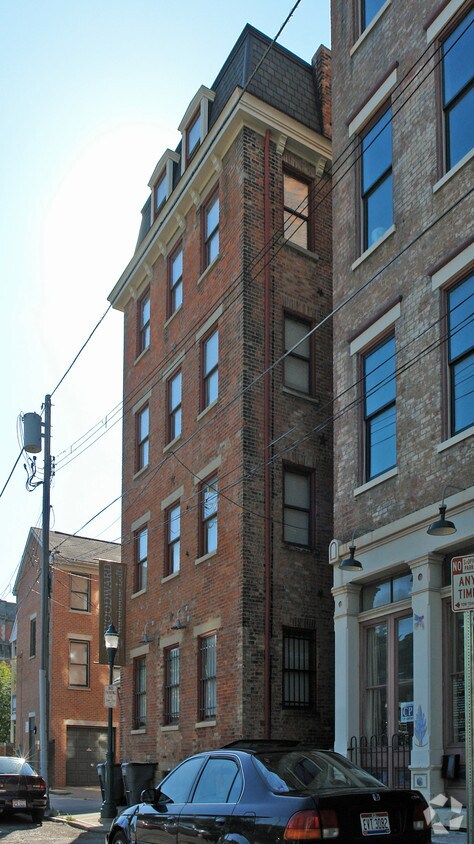 Building Photo - 209 Woodward St