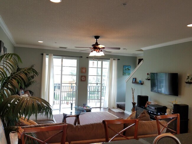 Building Photo - 132 Greenwich Cir