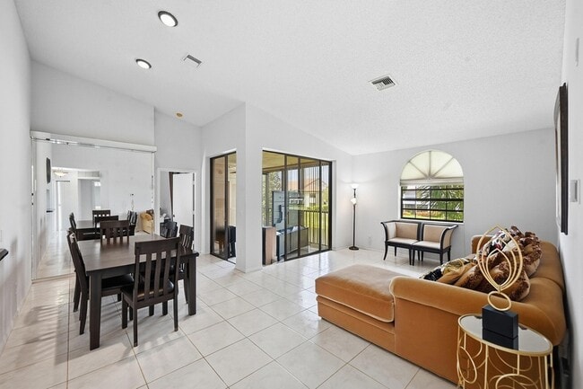 Building Photo - 5395 Firenze Dr