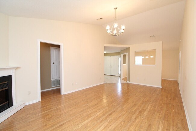 Building Photo - Beautiful 3 bedroom 2 bathroom brick-faced...