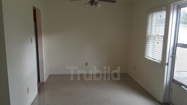 Foto del edificio - 252 Gulfstream Dr