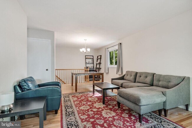 Foto del edificio - 6369 Edsall Rd