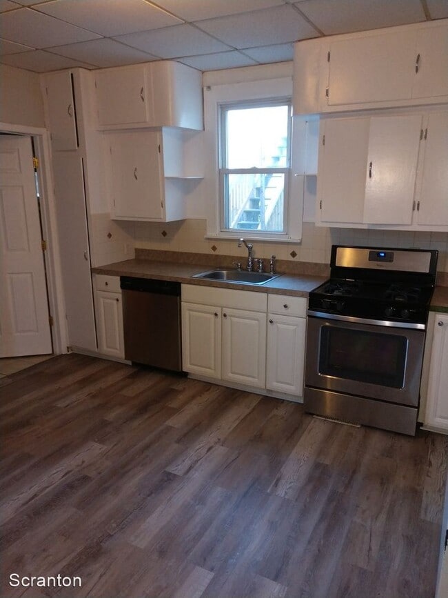 Building Photo - 3 br, 1.5 bath House - 421 Willow St
