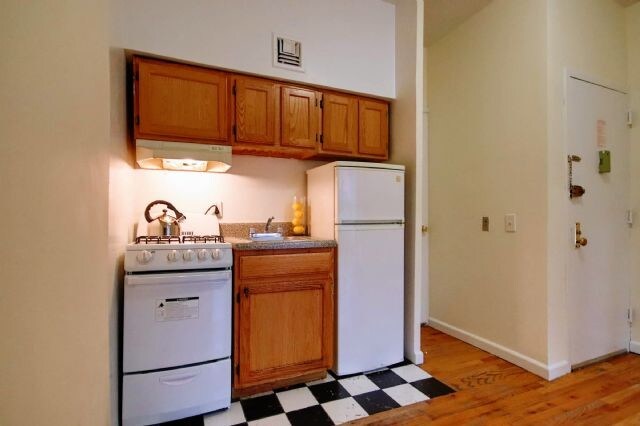 Primary Photo - 512 E 5th St