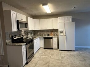 Building Photo - 606 Virginia Oak Ct