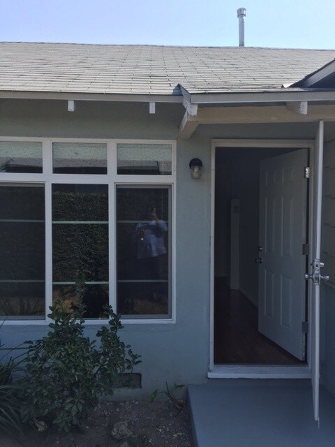 Foto del edificio - 2512 N Buena Vista St