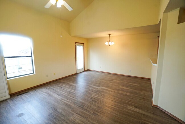 Foto del edificio - Must see 2 bed, 2 bath duplex near the University of Oklahoma