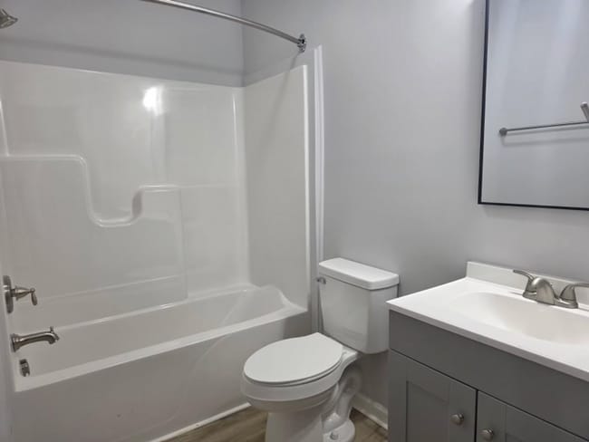 Building Photo - Newly Renovated 1-Bedroom Apartment Available ( 60+)