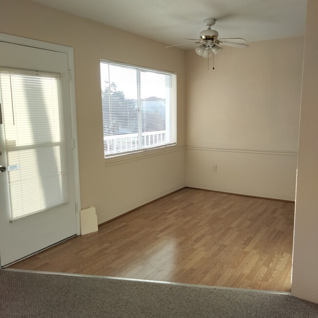 Breakfast Nook/Dining Area - 8080 112th St N