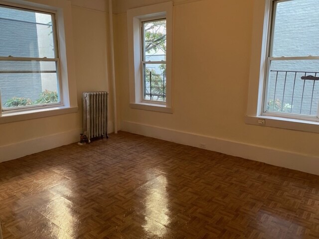 Foto del edificio - 590 Riverside Dr