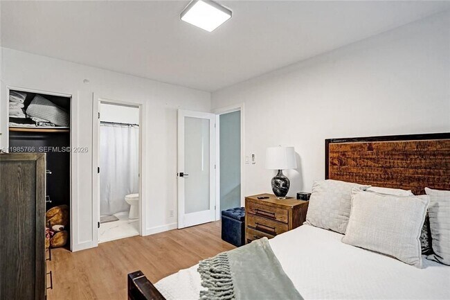 Foto del edificio - 754 NE 40th St