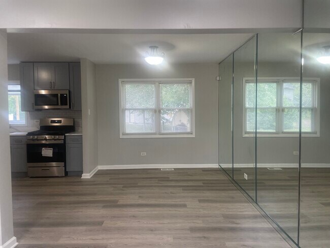 Foto del edificio - 17841 Maple Ave