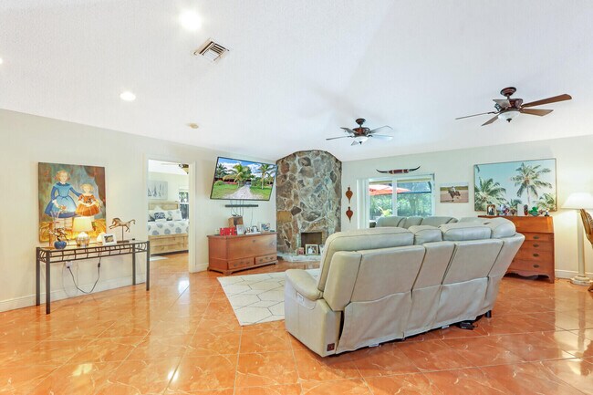 Building Photo - 15200 Timberlane Pl