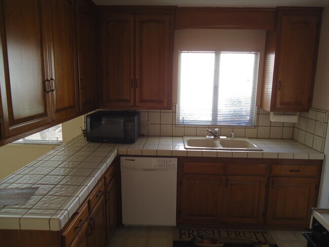 Foto del edificio - 1629 Linbrook Dr