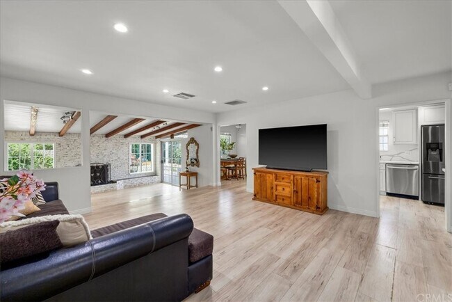 Building Photo - 10215 Valjean Ave