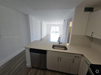 Building Photo - 8101 Crespi Blvd
