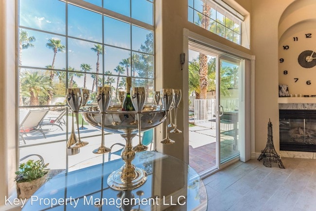 Building Photo - 4 br, 3.5 bath House - 2220 Diamond Bar Dr