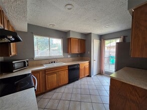 Building Photo - 19223 Woodglen Dr