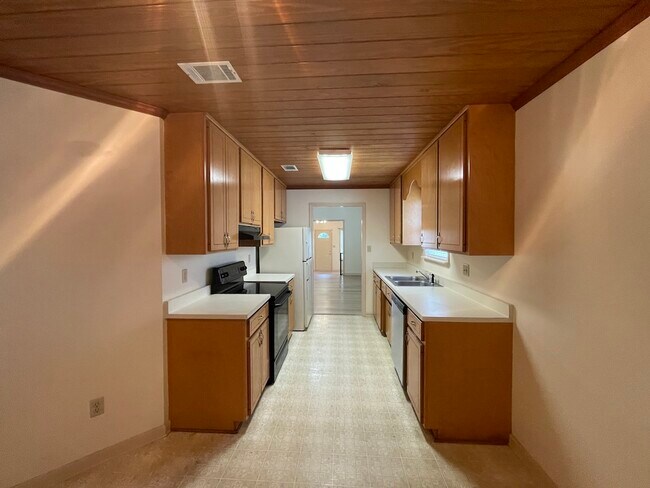 Foto del edificio - 2745 Tyndall Dr
