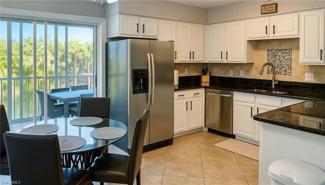 Building Photo - 633 Palm View Dr