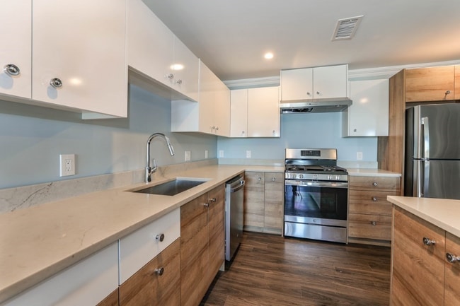 Photo - 918 Providence Hwy Apartment