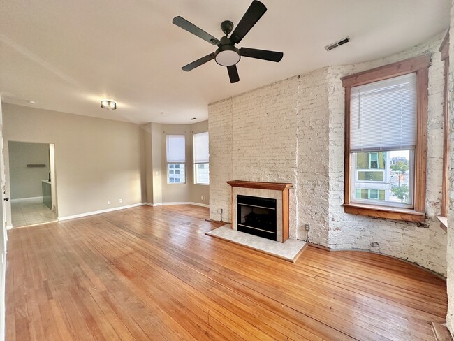 Foto del edificio - 851 N Ashland Ave