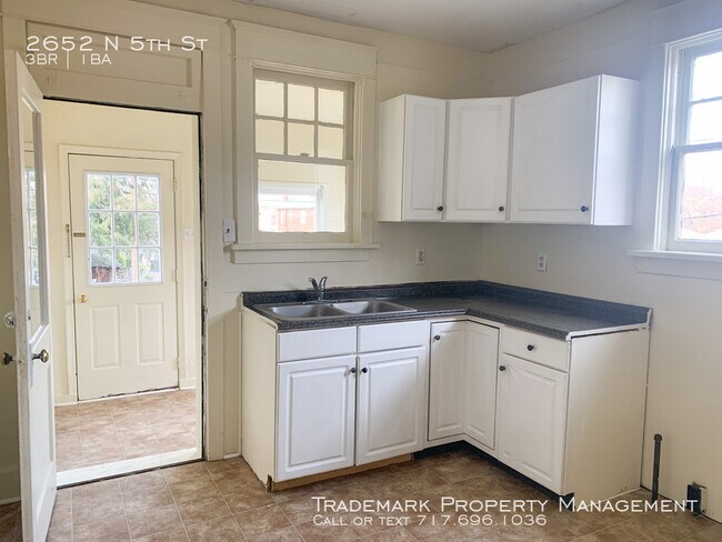 Building Photo - Nice Town Home