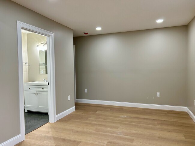 Foto del edificio - 60 W Church Rd