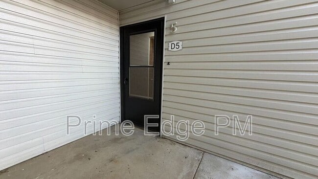 Building Photo - 6235 Holdrege-D5